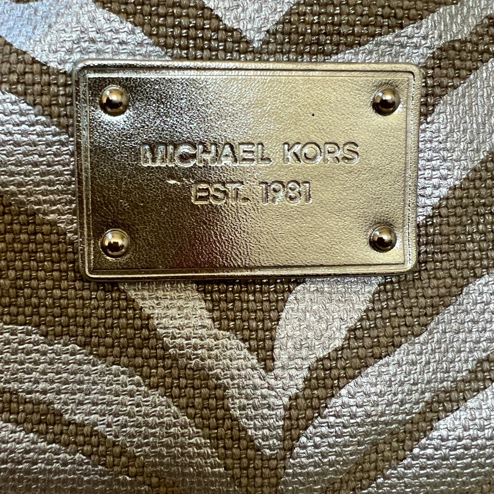 πMichael Kors Silver Metallic Zebra Print Shoppers Tote - Picture 2 of 7